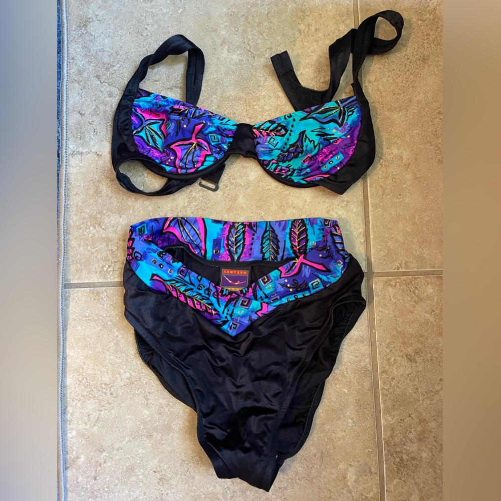 Vintage 80s Jantzen two piece bikini swimsuit with high waist and underwire